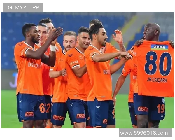 欧冠激战伊斯坦布尔主场迎战曼联双方争夺小组出线关键战役